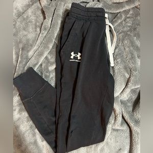 🖤Woman’s XS Black Under Armour Joggers🖤